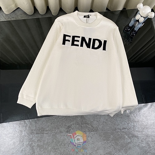 סוודר Fendi עם לוגו גדול בסריגה, שחור או שמנת, תמונה 10
