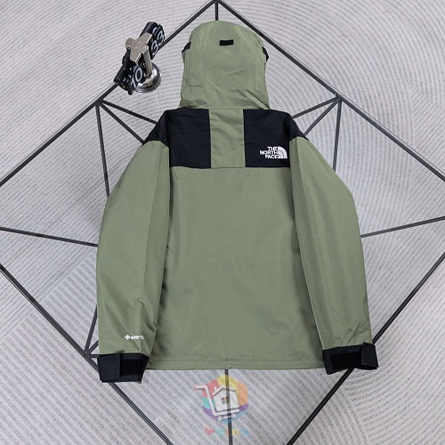 מעיל The North Face 1990 Mountain Jacket GTX, אפור בהיר ושחור או ירוק זית ושחור, תמונה 15