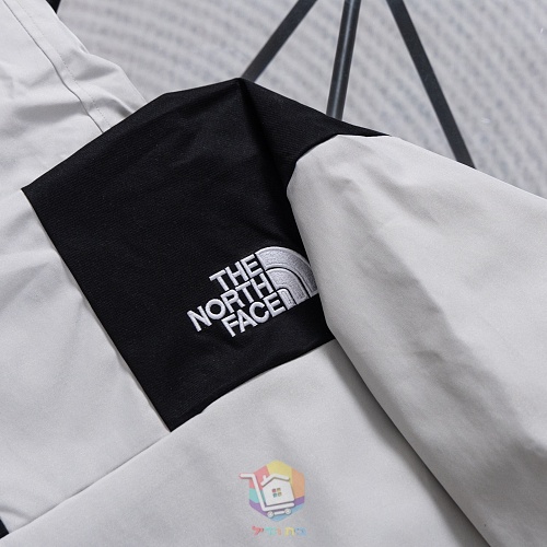 מעיל The North Face 1990 Mountain Jacket GTX, אפור בהיר ושחור או ירוק זית ושחור, תמונה 21