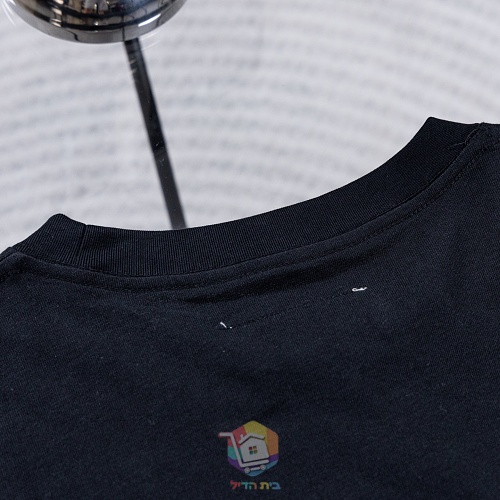 חולצת שרוול ארוך MM6 Maison Margiela עם הדפס מספרים ונחש אדום, לבנה או שחורה, תמונה 10