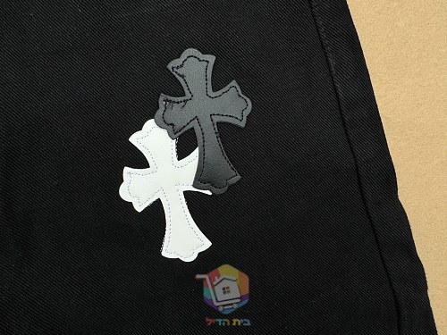 ג'ינס Chrome Hearts שחור עם טלאי לוגו, צבעוניים או לבנים, תמונה 5