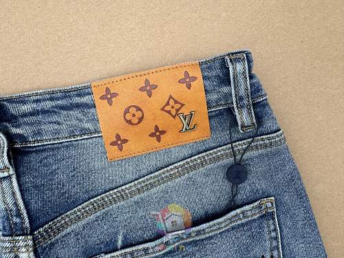 ג'ינס Louis Vuitton בגזרה מתרחבת עם נקודות צבע, שחור דהוי או כחול בהיר, תמונה 14