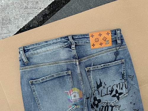 ג'ינס Louis Vuitton בגזרה מתרחבת עם נקודות צבע, שחור דהוי או כחול בהיר, תמונה 15