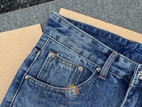 ג'ינס Chrome Hearts עם טלאי לוגו, כחול עם טלאים צבעוניים או שחור עם צהוב, תמונה 18