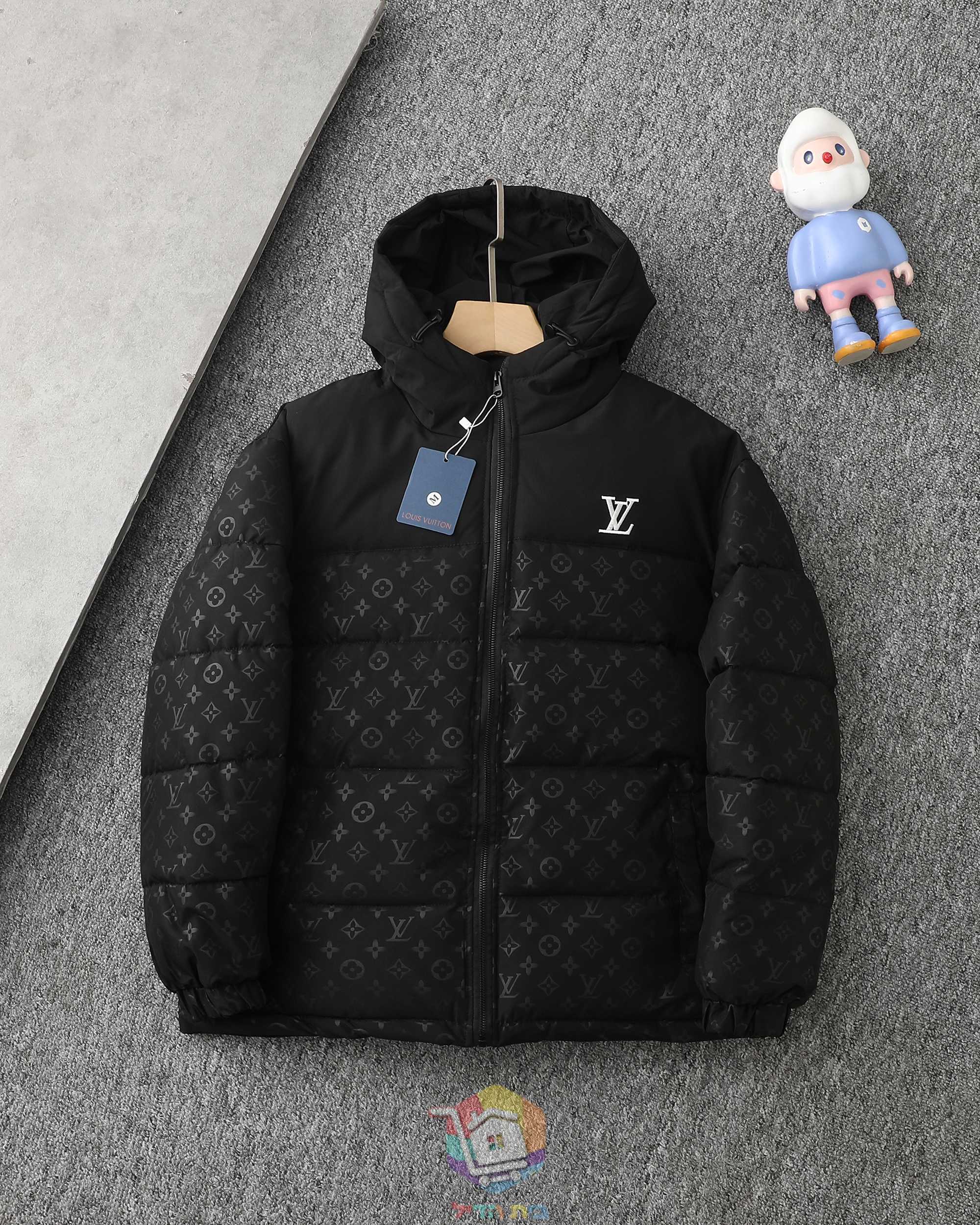 Louis Vuitton Daunenjacke mit Kapuze und Ton-in-Ton-Monogramm, Schwarz