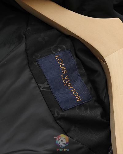 מעיל פוך Louis Vuitton עם קפוצ'ון ומונוגרם בגוון על גוון, שחור, תמונה 6
