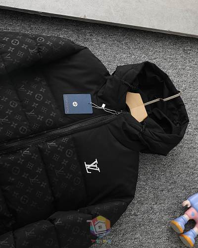 מעיל פוך Louis Vuitton עם קפוצ'ון ומונוגרם בגוון על גוון, שחור, תמונה 11