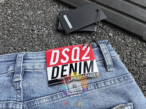 DSQUARED2 Jeans in zwei Varianten, mit Rissen und Prints 4