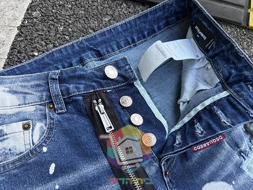 DSQUARED2 Jeans in zwei Varianten, mit Rissen und Prints 10