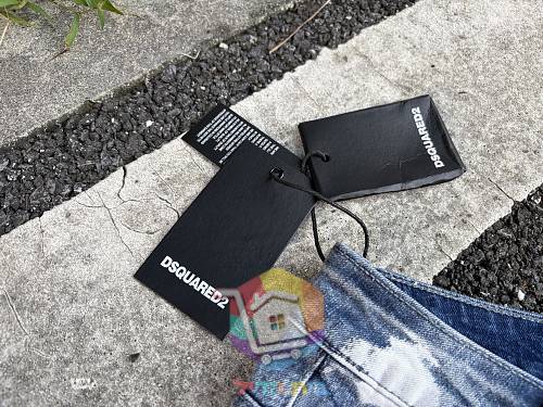 DSQUARED2 Jeans in zwei Varianten, mit Rissen und Prints 12
