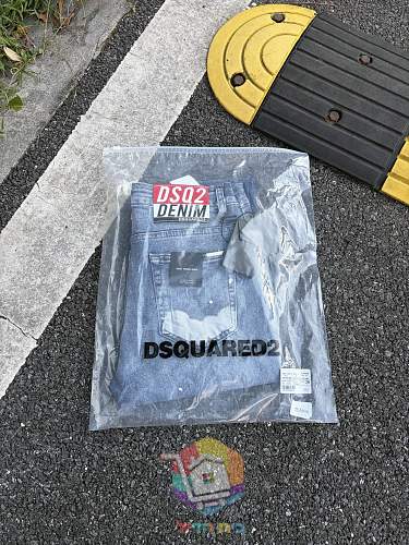 DSQUARED2 Jeans in zwei Varianten, mit Rissen und Prints 16