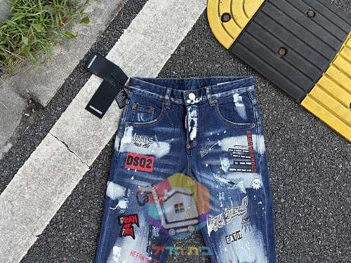DSQUARED2 Jeans in zwei Varianten, mit Rissen und Prints 18