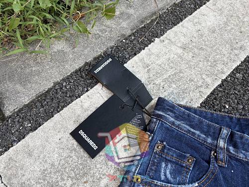 DSQUARED2 Jeans in zwei Varianten, mit Rissen und Prints 19