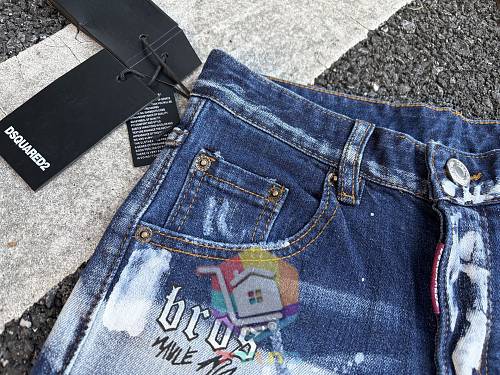 DSQUARED2 Jeans in zwei Varianten, mit Rissen und Prints 20