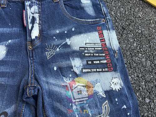 DSQUARED2 Jeans in zwei Varianten, mit Rissen und Prints 22