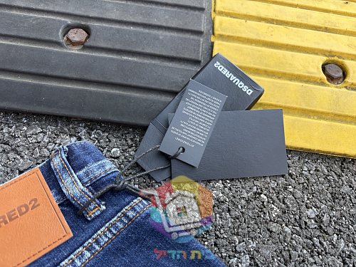 DSQUARED2 Jeans in zwei Varianten, mit Rissen und Prints 28