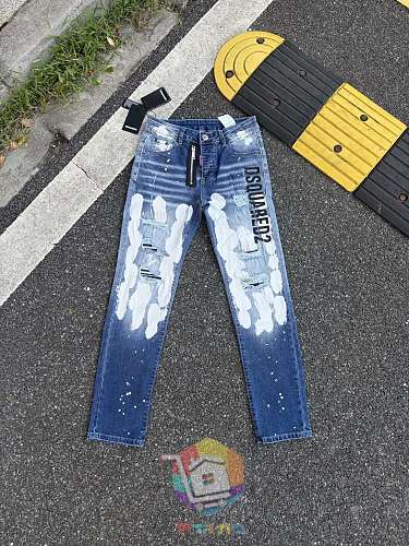 DSQUARED2 Jeans in zwei Varianten, mit Rissen und Prints 38