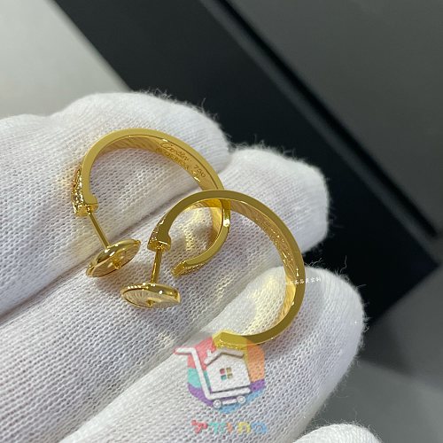 עגילי חישוק Cartier Love בשלושה גוונים 7