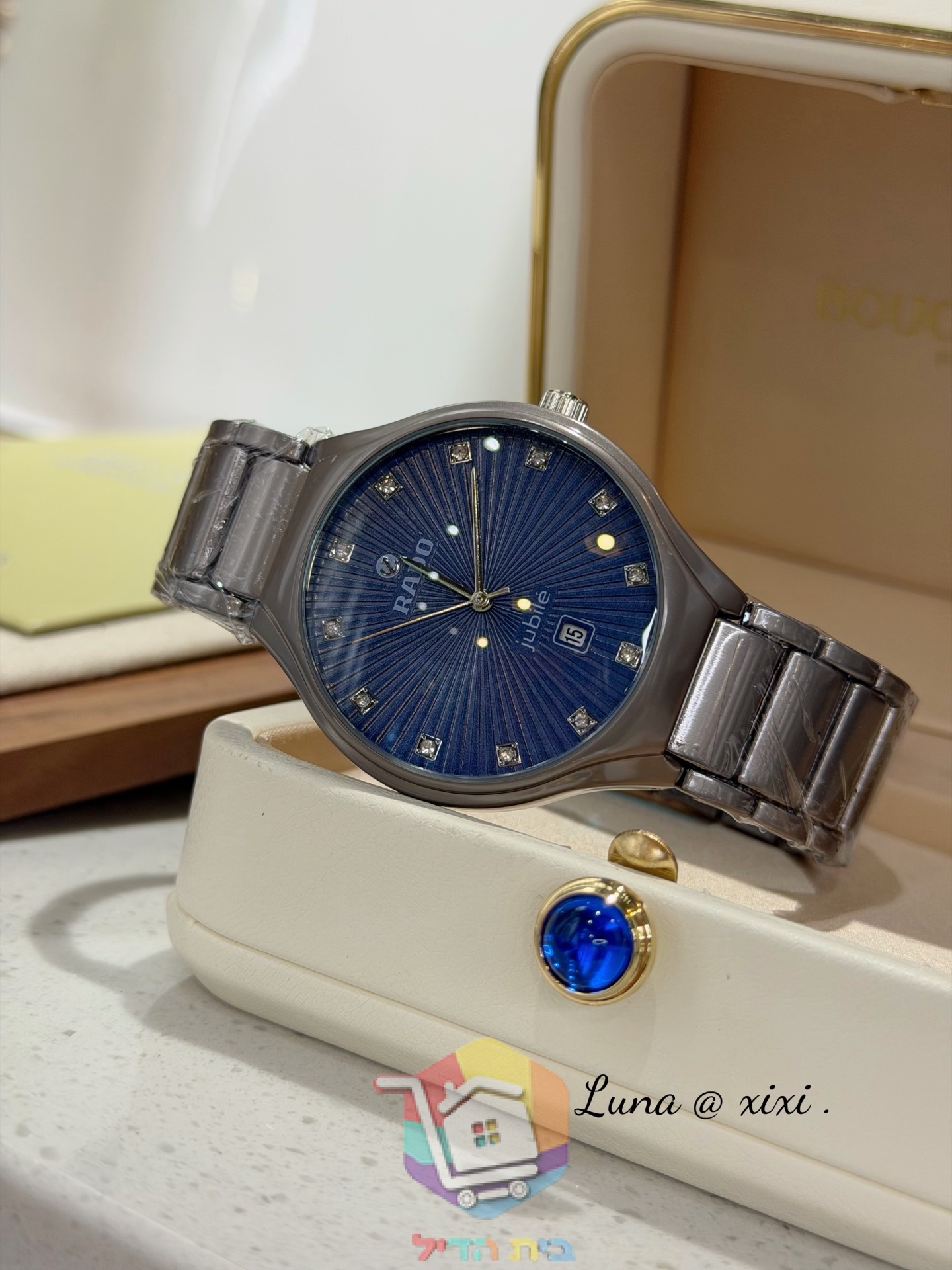 שעון Rado בשישה גוונים על צמיד קרמי