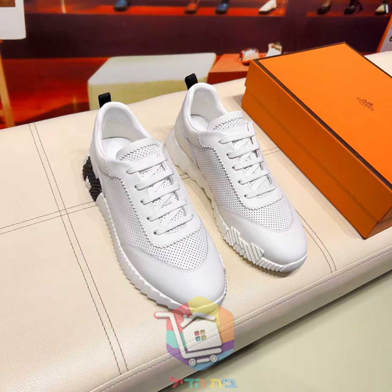 Sneaker Hermes Bouncing aus perforiertem Leder in zwei Farben