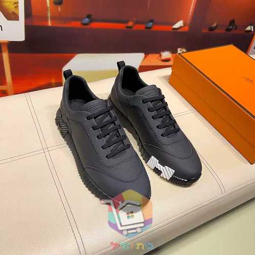 Sneaker Hermes Bouncing aus perforiertem Leder in zwei Farben 18
