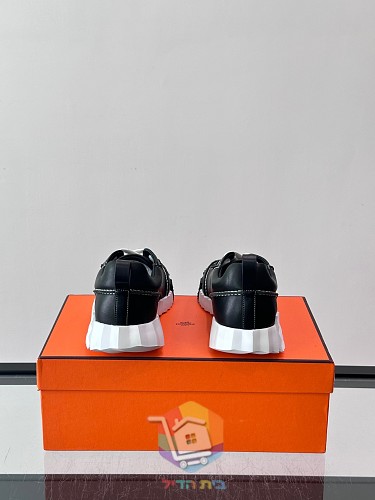 Sneaker Hermes Bouncing in drei Farben 21