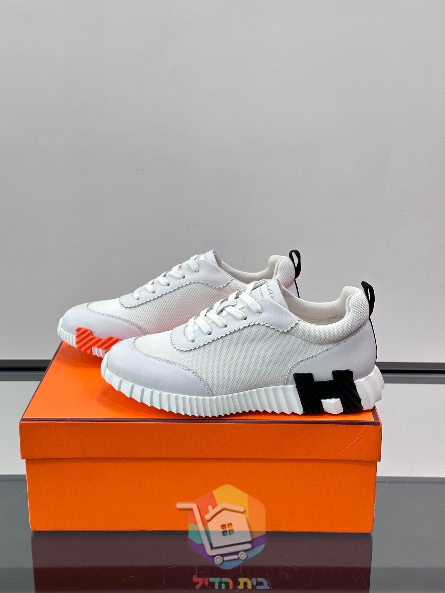 Sneaker Hermes Bouncing in Weiß und Schwarz