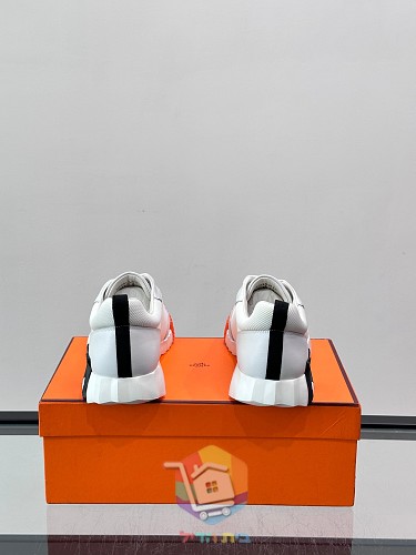Sneaker Hermes Bouncing in Weiß und Schwarz 2