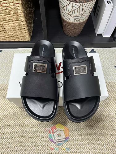 Pantoletten Dolce & Gabbana in Schwarz mit Metallplakette 7