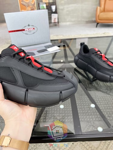 Prada Cloudbust Thunder in Schwarz und Rot 4