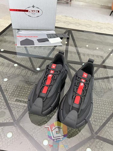Prada Cloudbust Thunder in Schwarz und Rot 7
