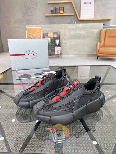 Prada Cloudbust Thunder in Schwarz und Rot
