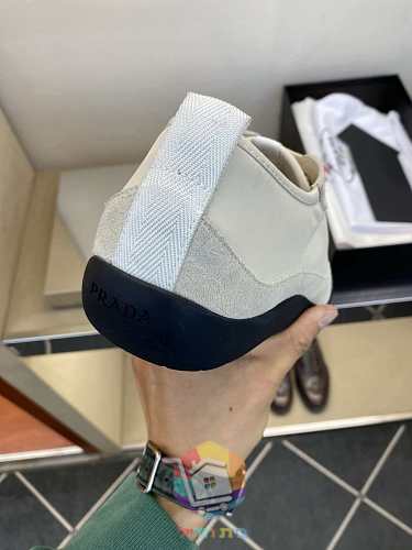 Sneaker Prada in Creme und Schwarz 2