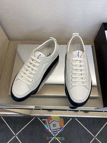 Sneaker Prada in Creme und Schwarz 8