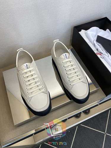 Sneaker Prada in Creme und Schwarz 9