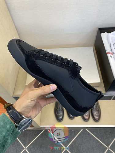 Sneaker Prada in Creme und Schwarz 11