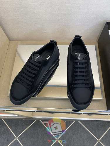 Sneaker Prada in Creme und Schwarz 16