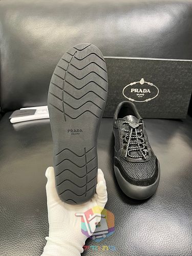 Sneaker Prada America's Cup in sechs Farben 24
