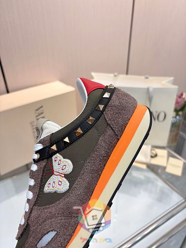 נעלי Valentino Garavani Stud Up בשבעה גוונים 1