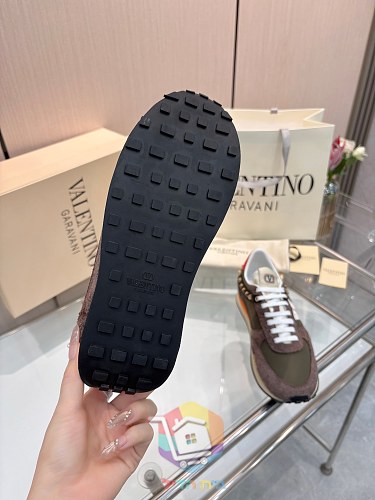 נעלי Valentino Garavani Stud Up בשבעה גוונים 5