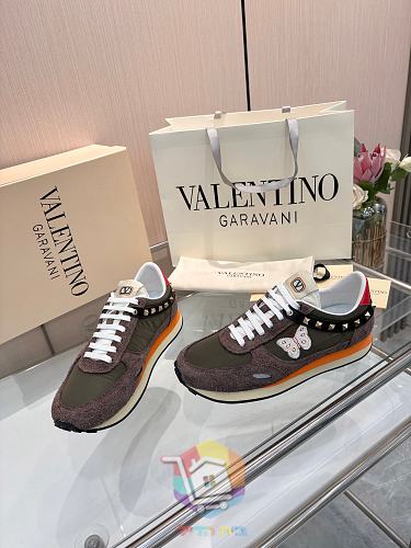 נעלי Valentino Garavani Stud Up בשבעה גוונים 7