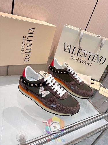 נעלי Valentino Garavani Stud Up בשבעה גוונים 8