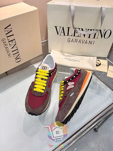 נעלי Valentino Garavani Stud Up בשבעה גוונים 9