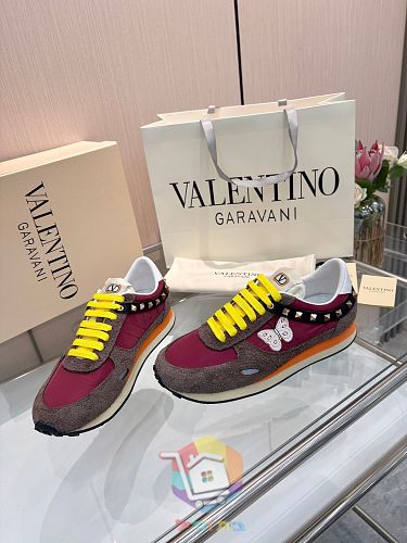 נעלי Valentino Garavani Stud Up בשבעה גוונים 10
