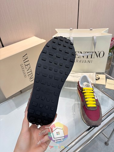 נעלי Valentino Garavani Stud Up בשבעה גוונים 11