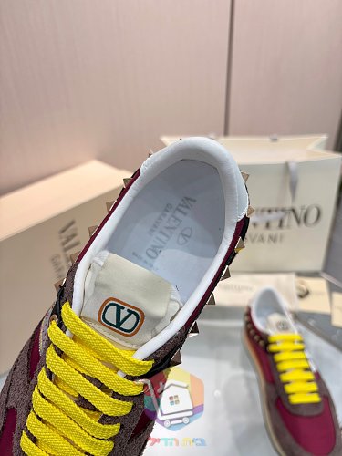 נעלי Valentino Garavani Stud Up בשבעה גוונים 12