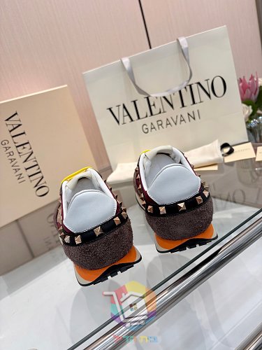 נעלי Valentino Garavani Stud Up בשבעה גוונים 14