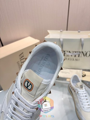 נעלי Valentino Garavani Stud Up בשבעה גוונים 18