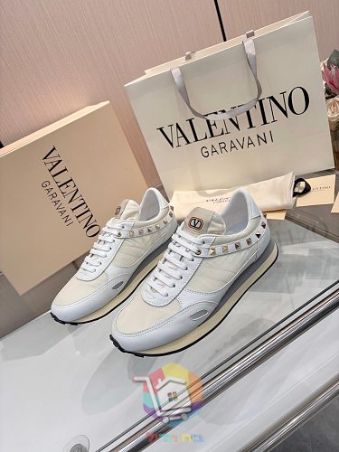 נעלי Valentino Garavani Stud Up בשבעה גוונים 20