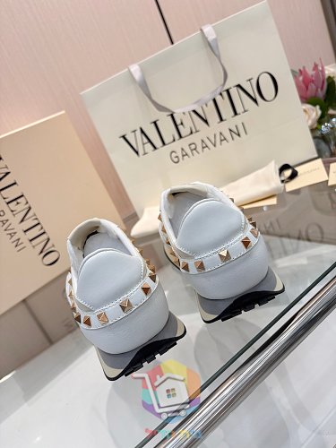 נעלי Valentino Garavani Stud Up בשבעה גוונים 22